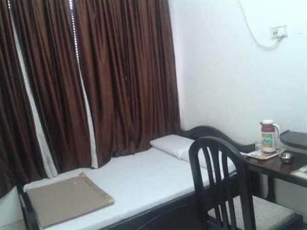 Pal Avadh Hotel